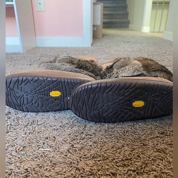 Manitobah Mukluks - Picture 2 of 7